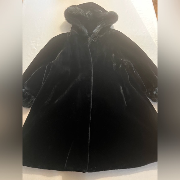 Elegant Black Hooded Women's Coat - Picture 5 of 16